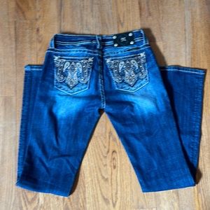 Gorgeous Miss Me Jeans with stunning pocket detail size 28 mid rise boot